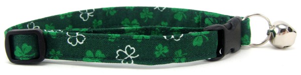 Tossed Shamrocks on Green Cat Collar